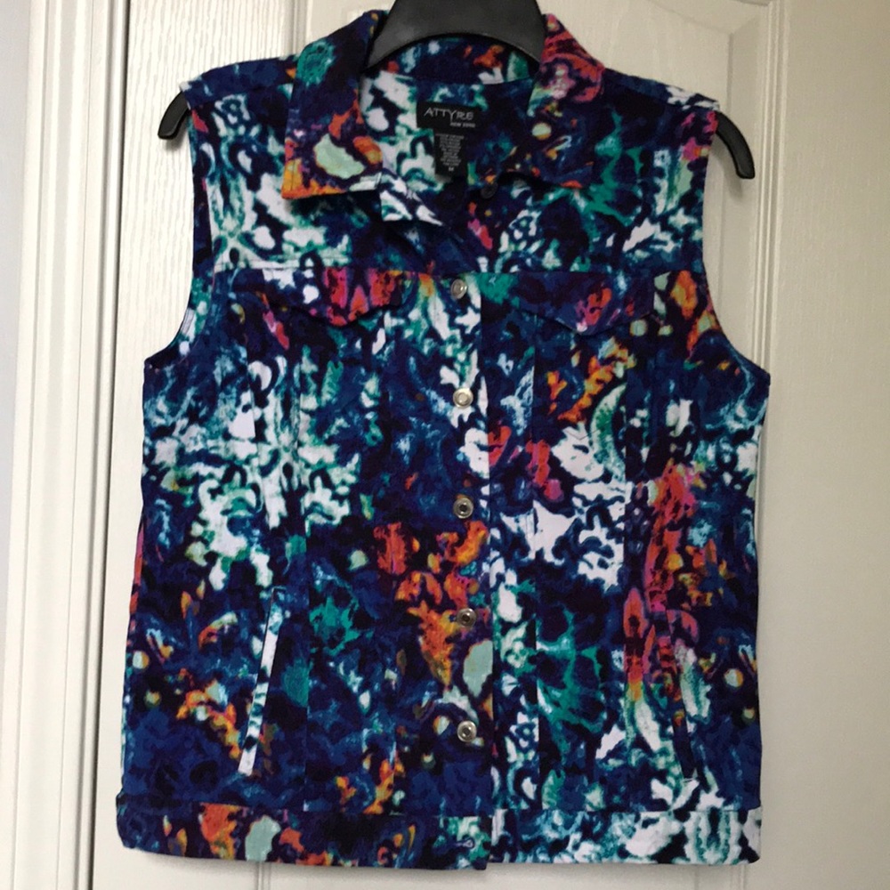Attyre New York multi colored vest sz M like new